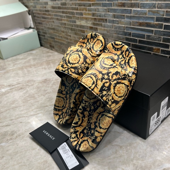 Versace Baroque Printed Slide Sandal - Picture 7 of 11